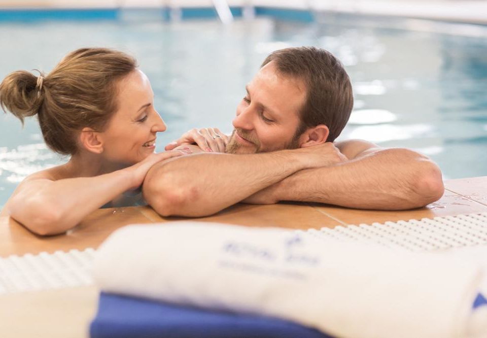 Jak vybrat wellness pobyt pro rodiče jako dárek – kompletní průvodce 2025