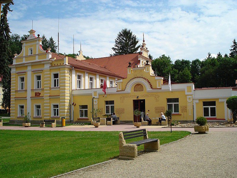 Hotel Říp - hlavní budova v lázních Mšené